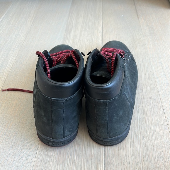 Men’s Louis Vuitton Sneakers - Picture 3 of 4